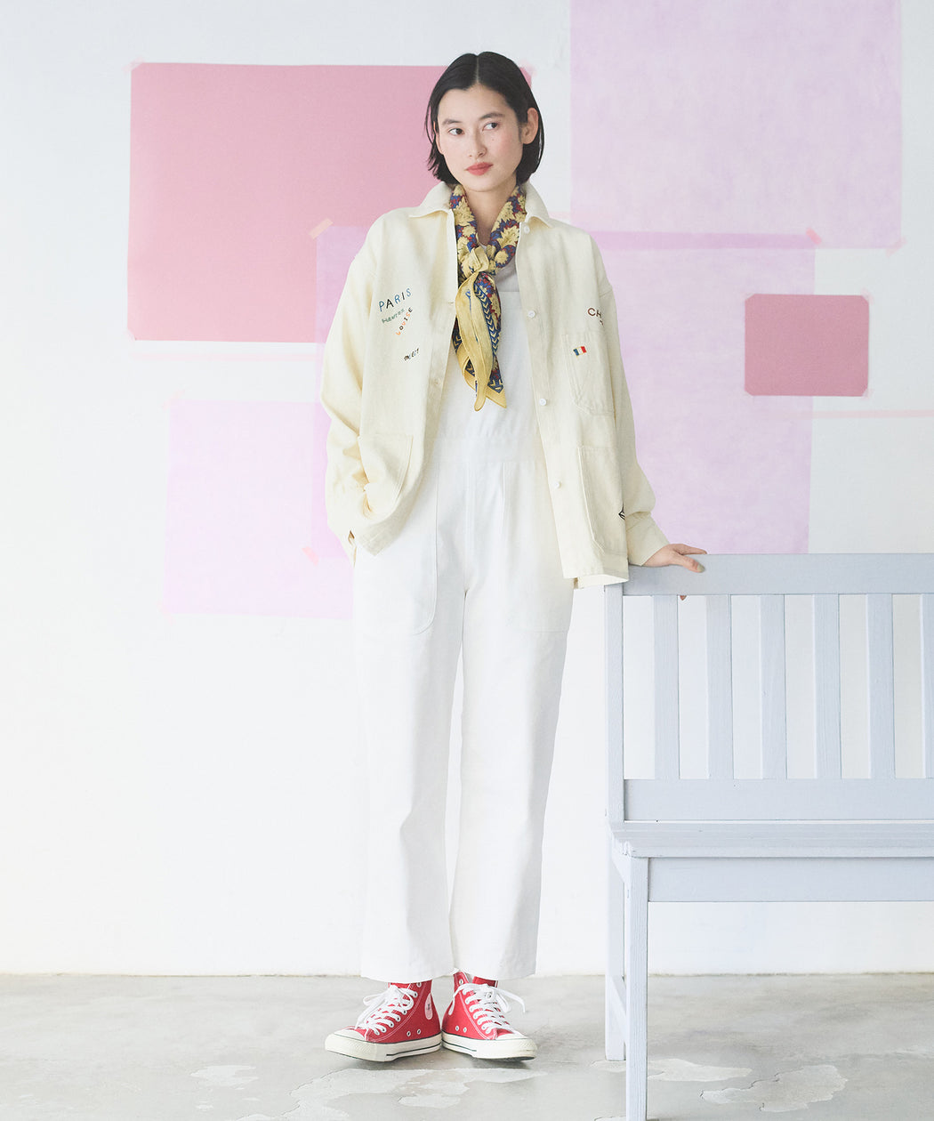 @同型の刺繍入りシャツ