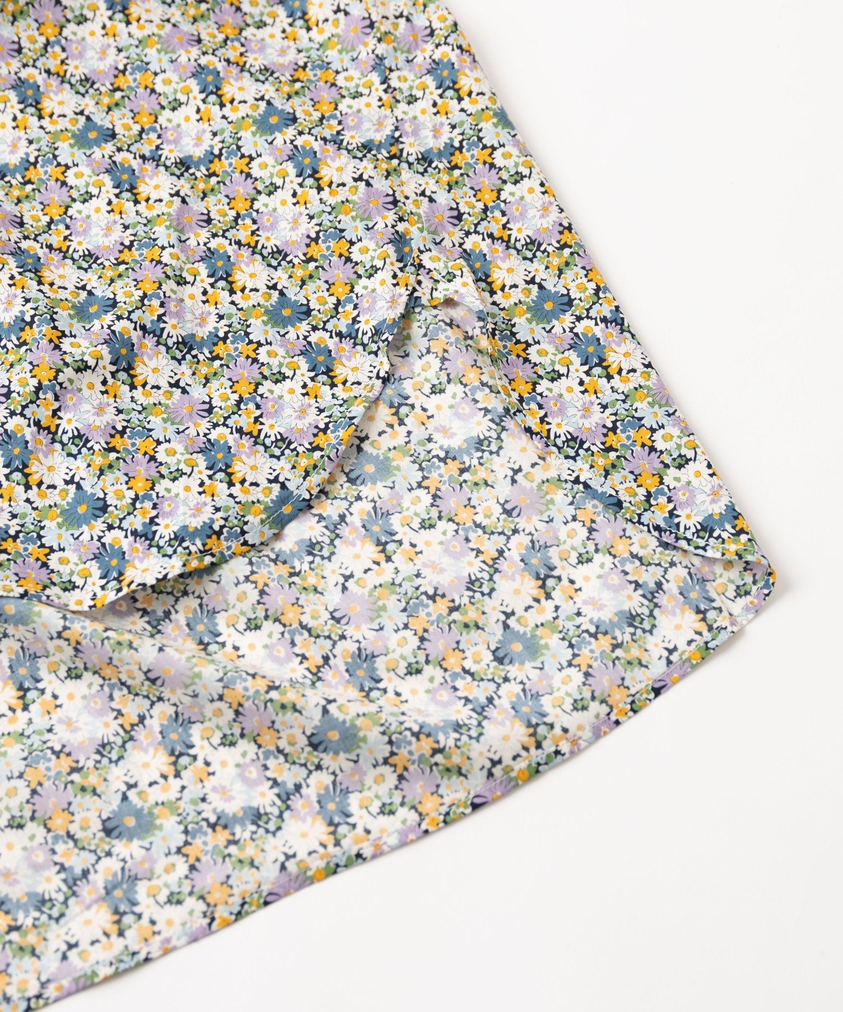 LIBERTYプリントボウタイシャツ