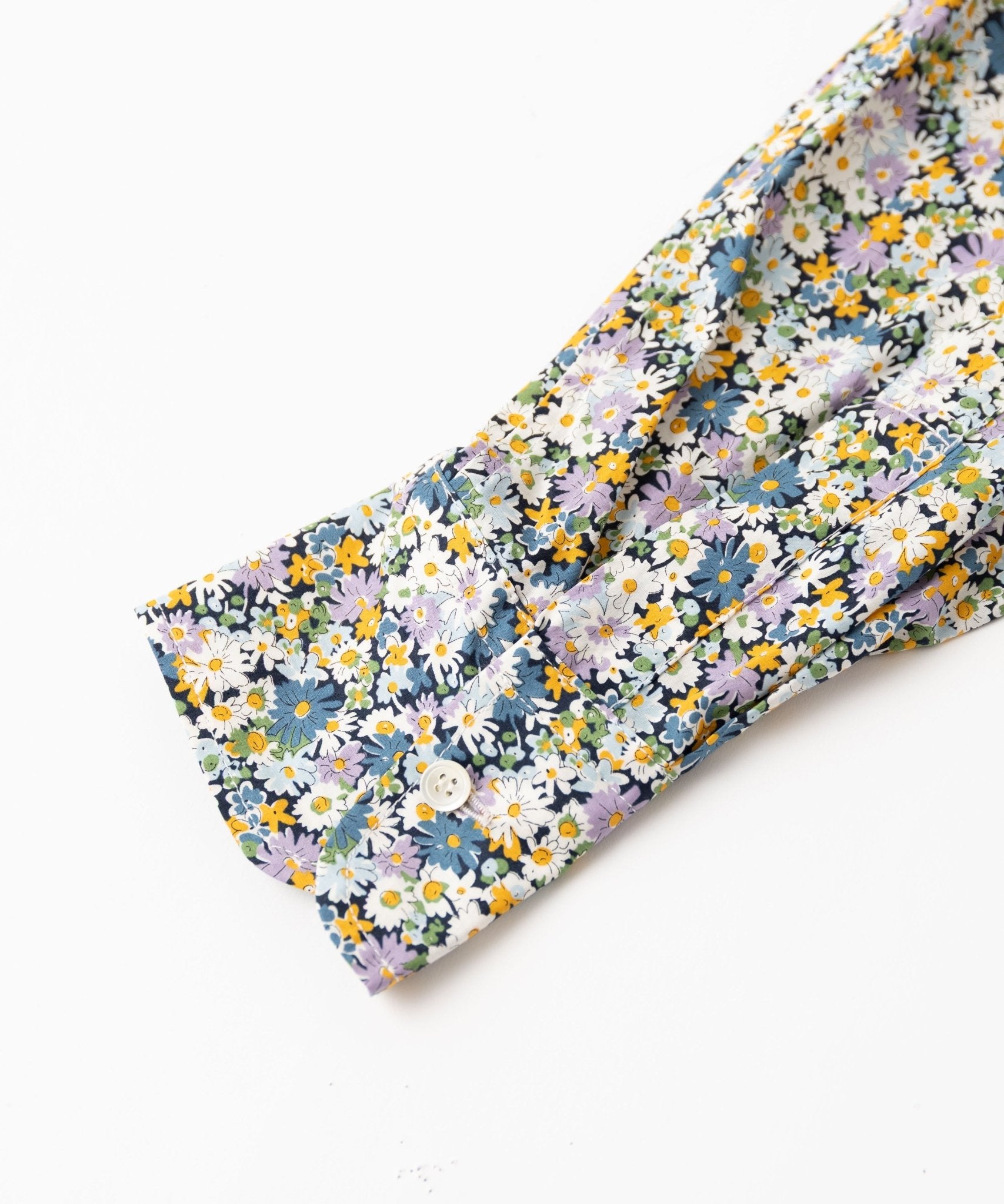 LIBERTYプリントボウタイシャツ