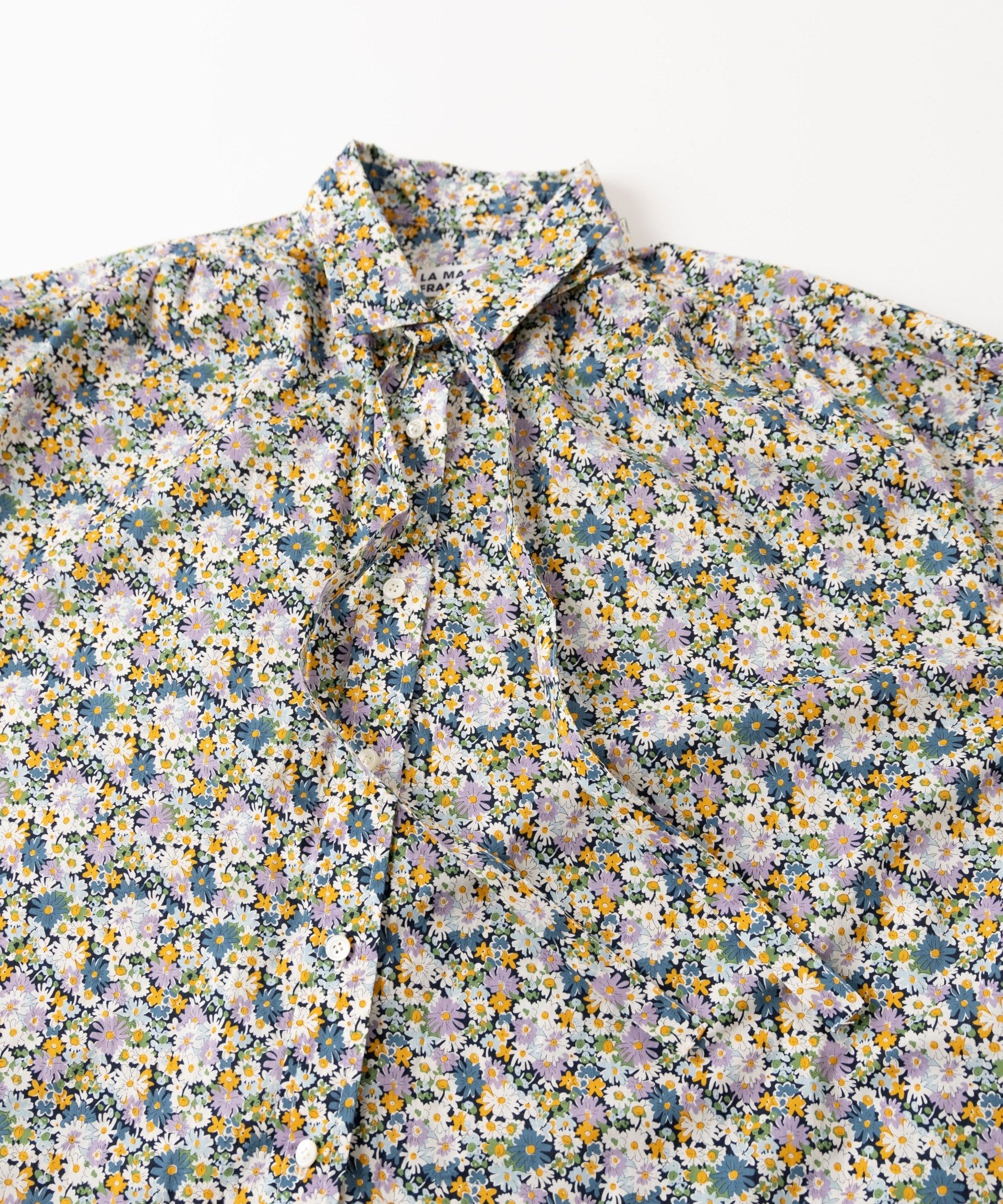 LIBERTYプリントボウタイシャツ