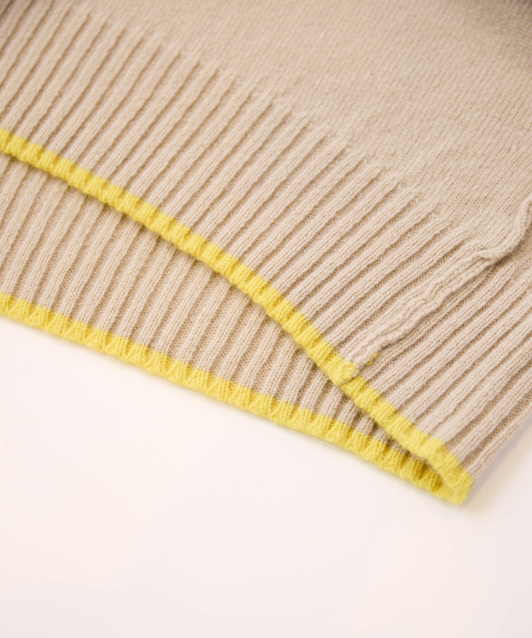 オフタートルバイカラーニット