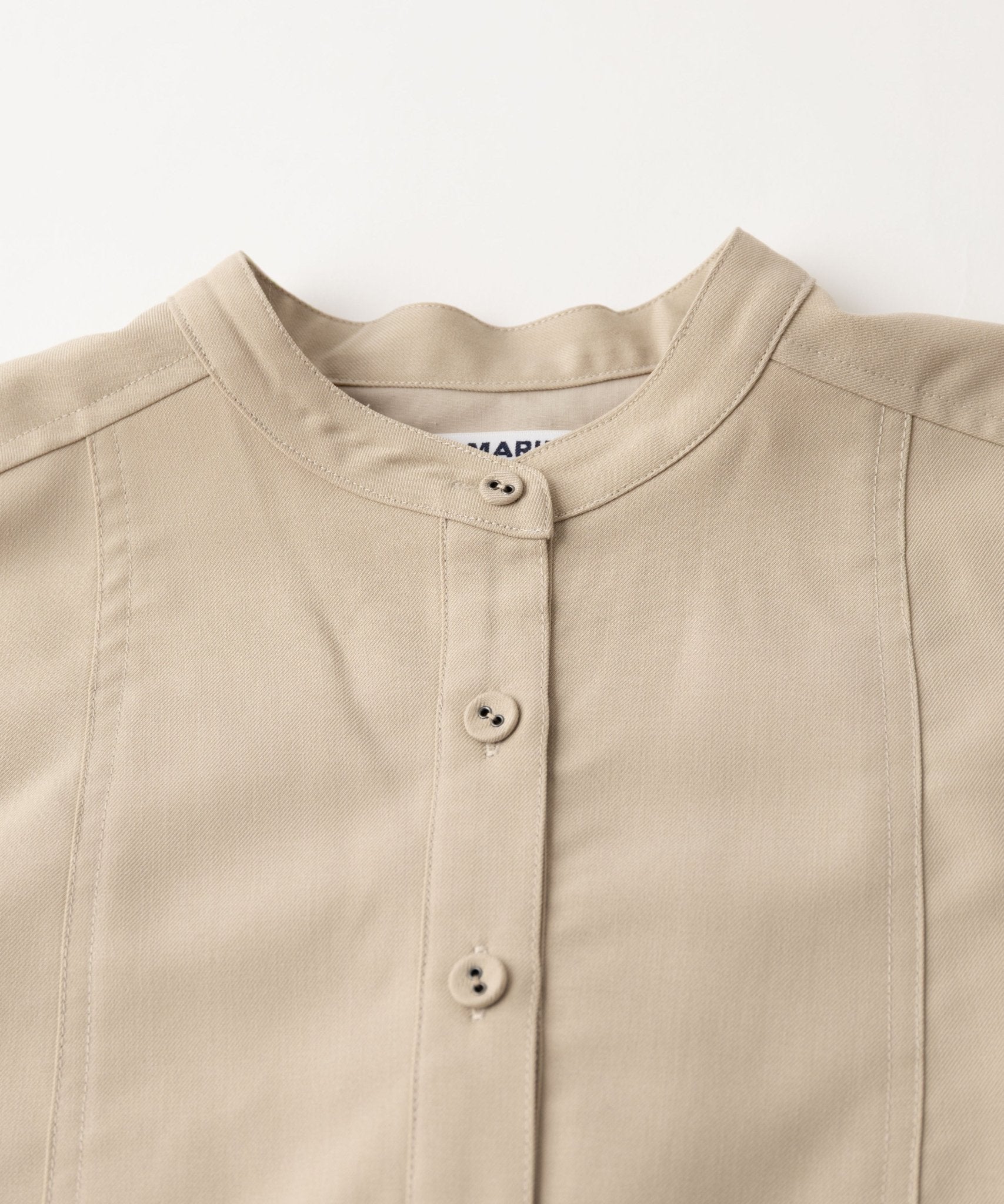 スタンドネックヨークワンピース