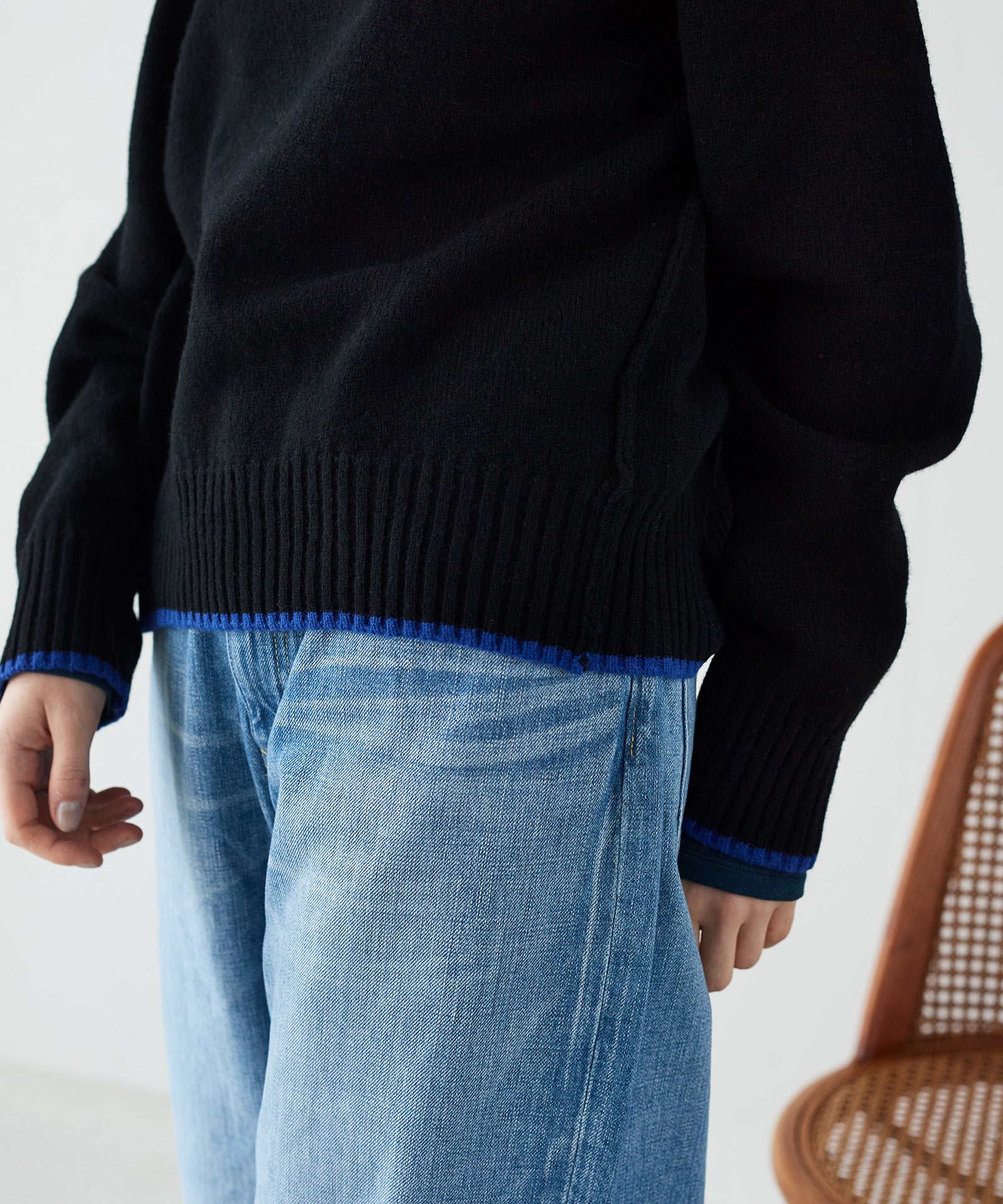 オフタートルバイカラーニット