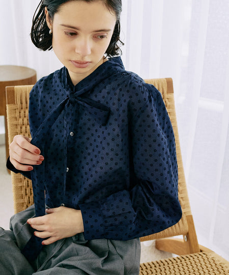 別注フロッキープリントボウタイブラウス