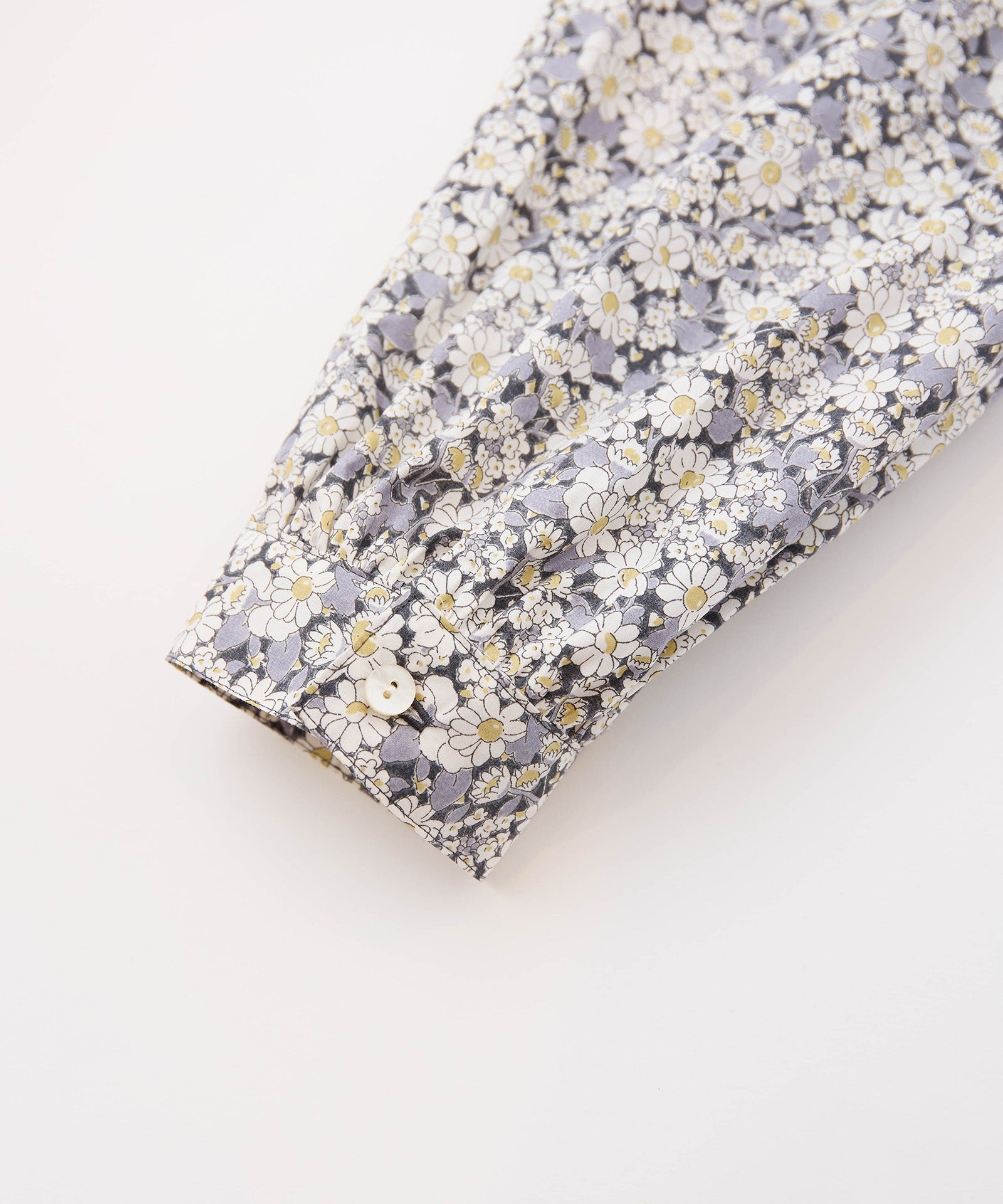 リバティプリントシャーリングブラウス