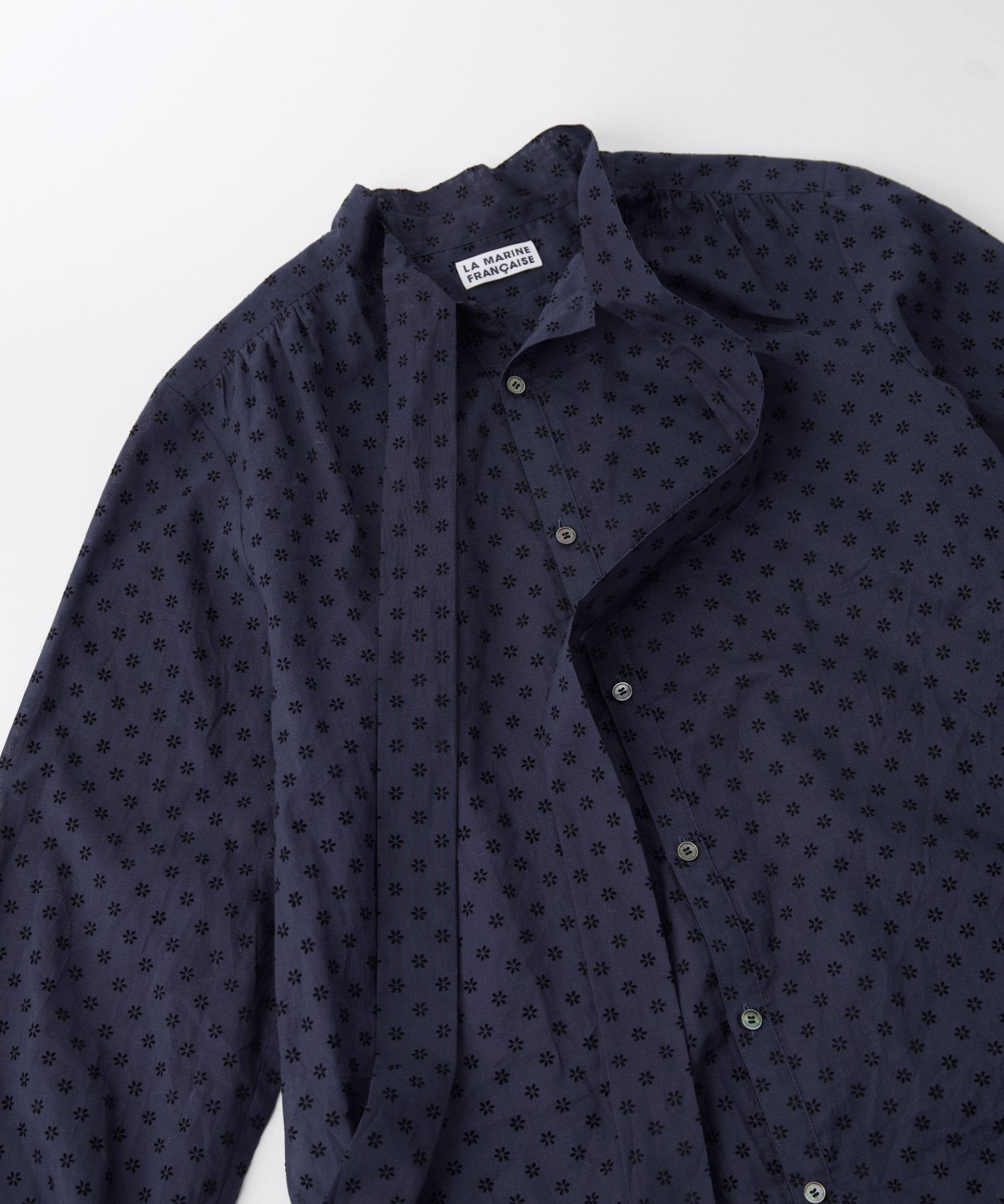 別注フロッキープリントボウタイブラウス