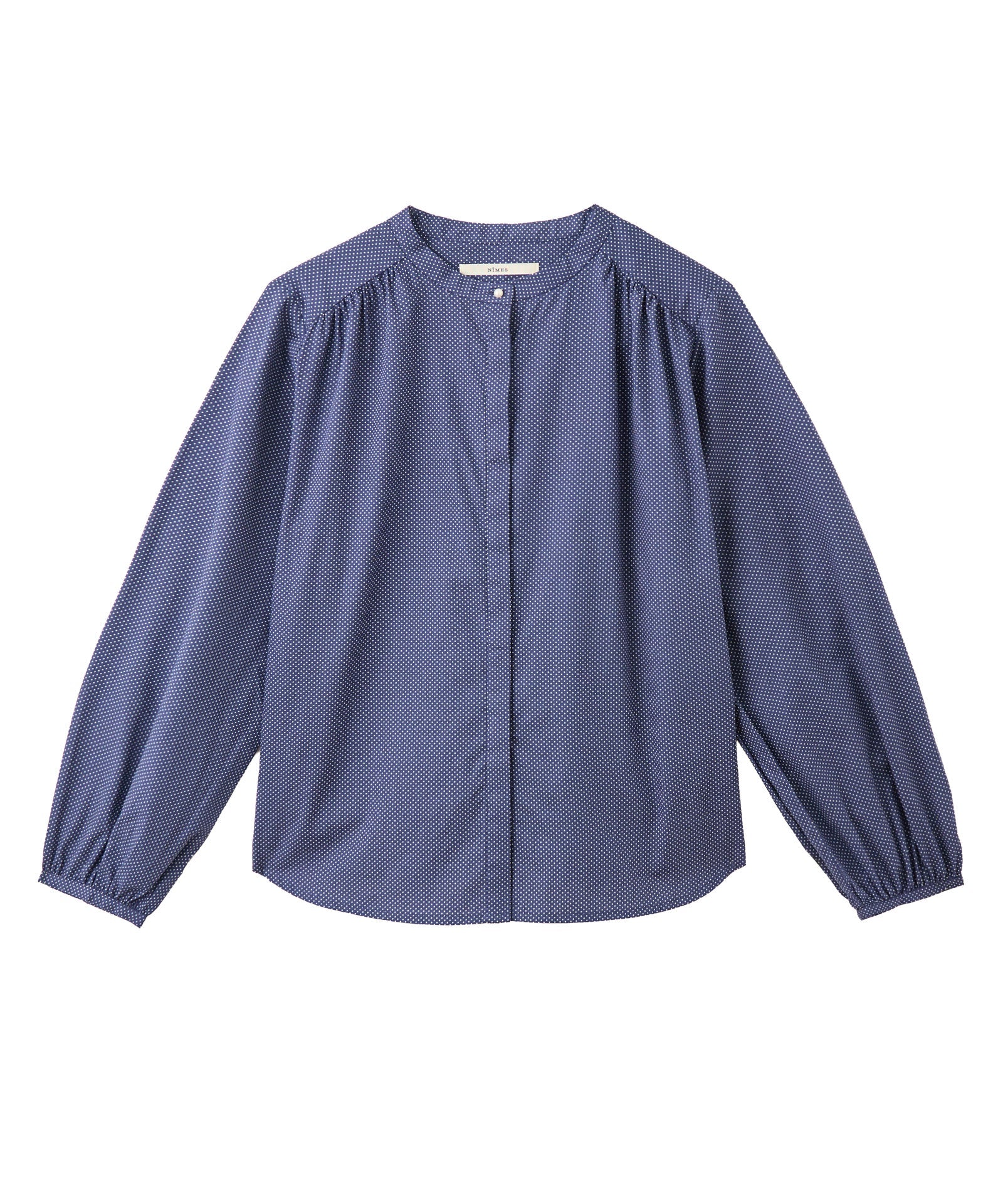 パール釦ブラウス