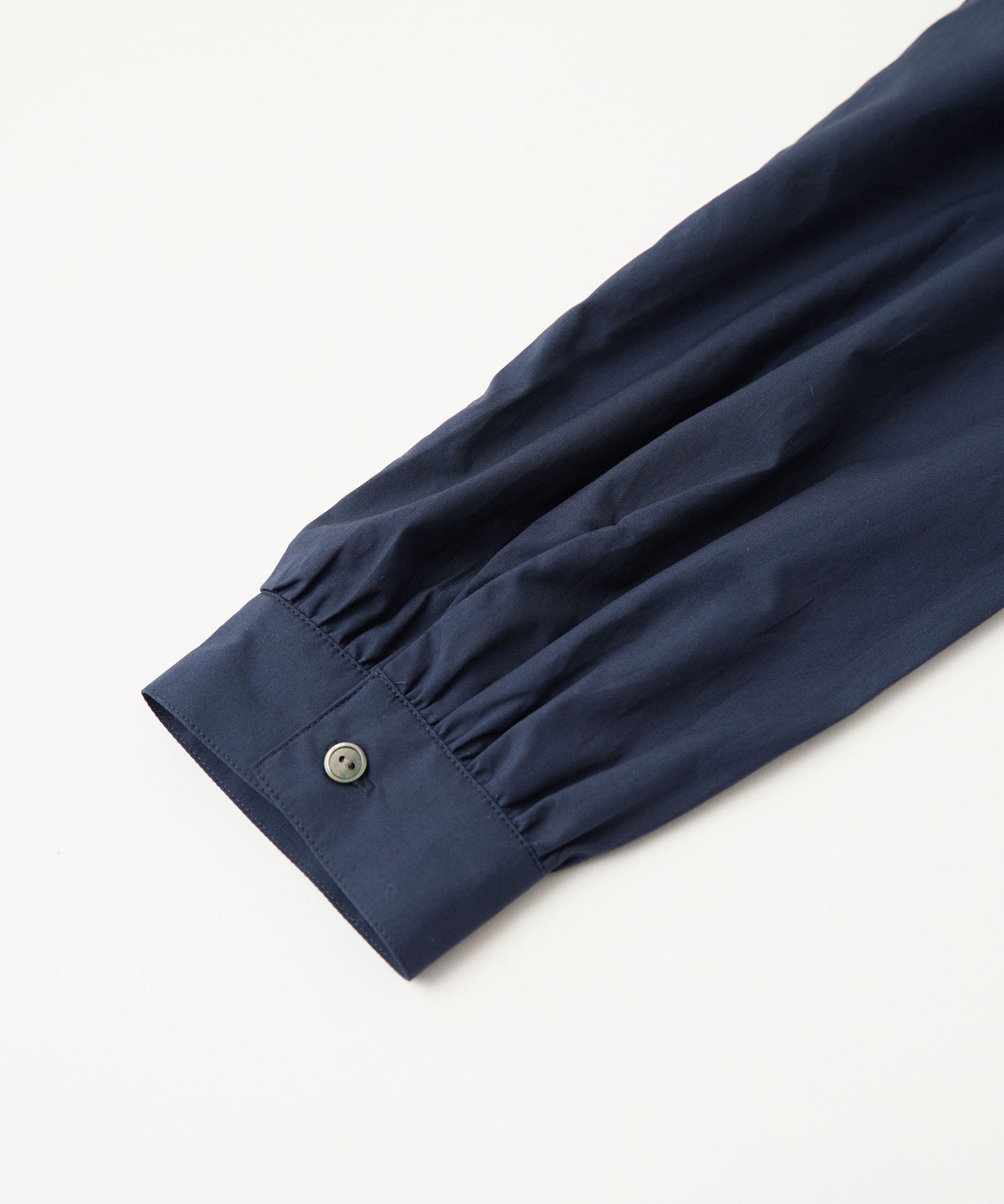 バンドカラーブラウス