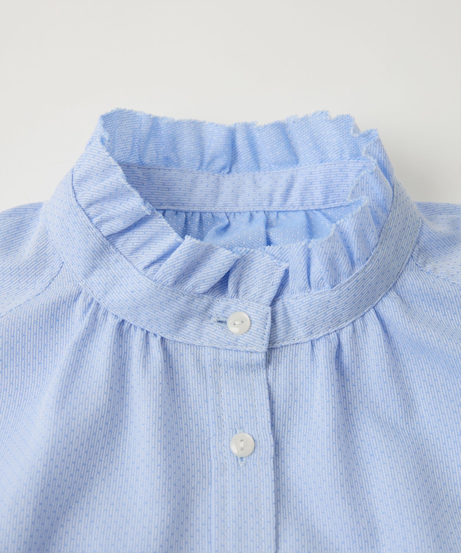 フリルブラウス