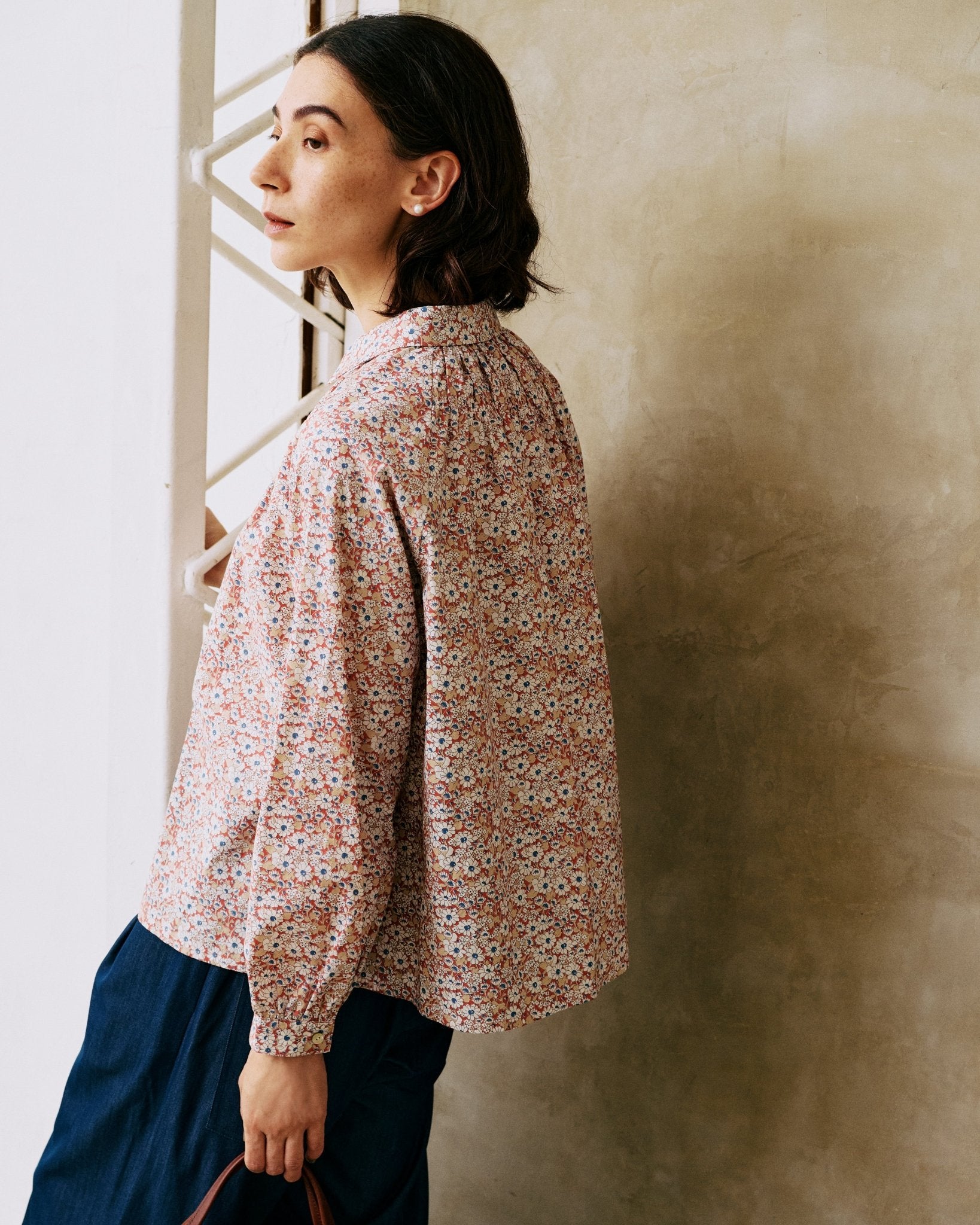 リバティプリントシャーリングブラウス