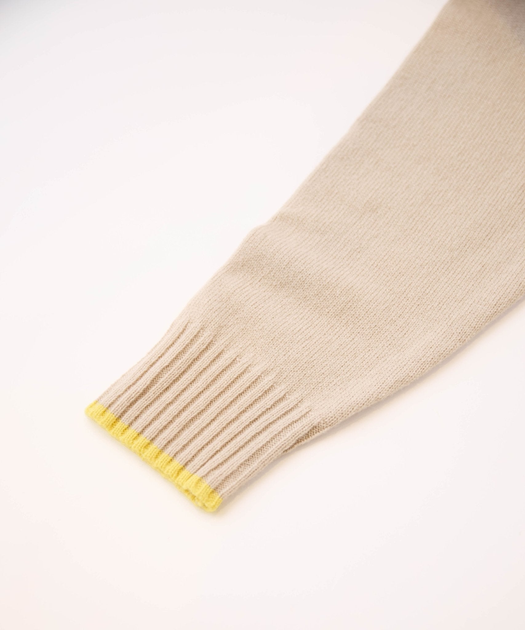 オフタートルバイカラーニット