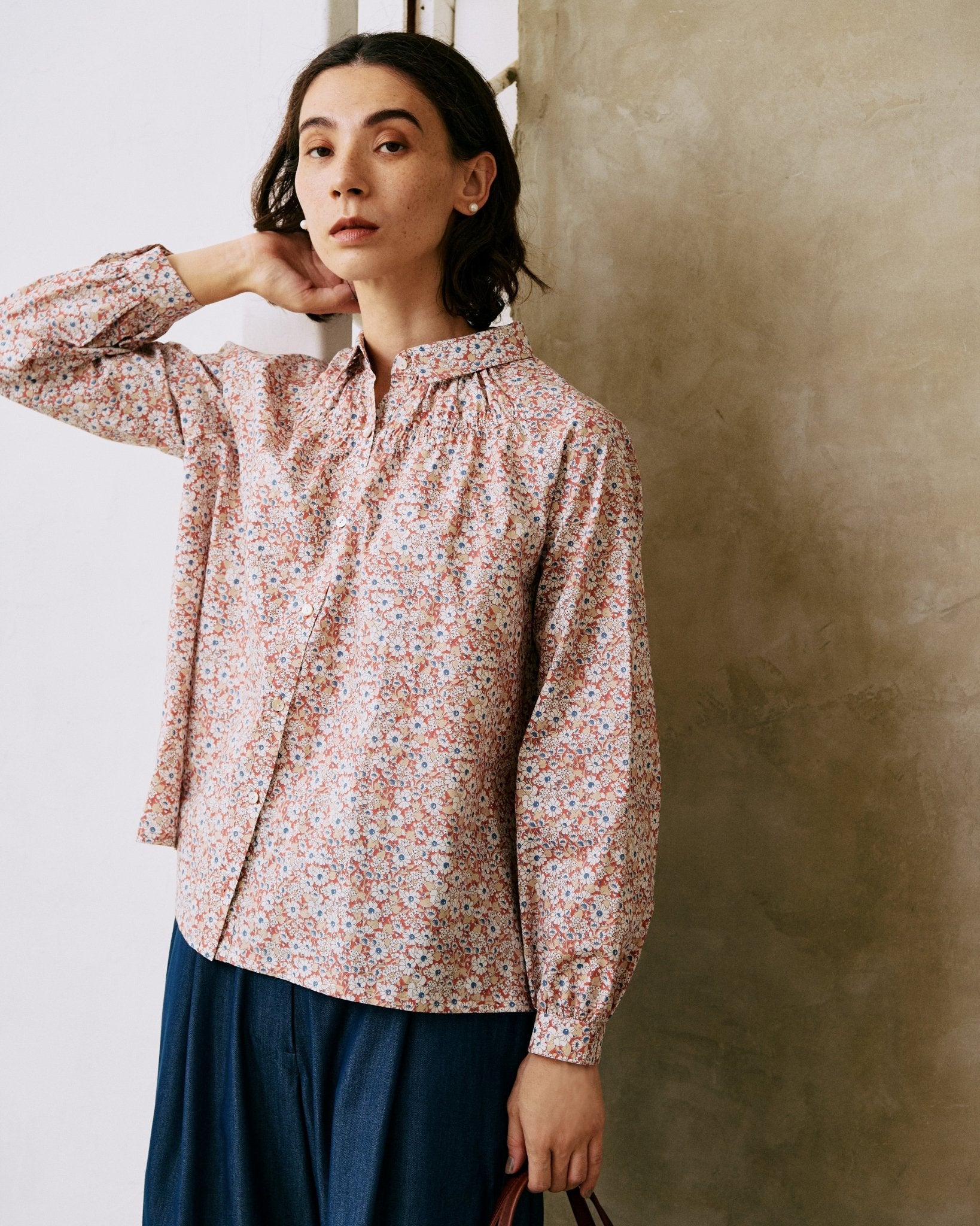 リバティプリントシャーリングブラウス