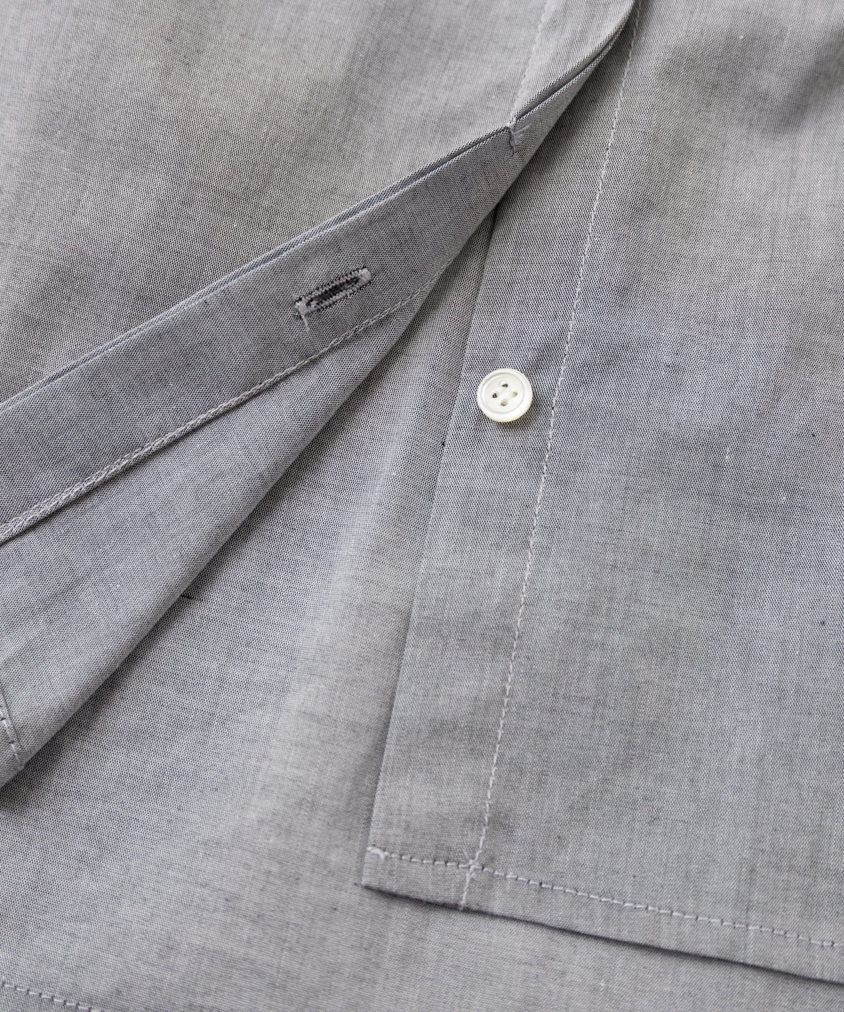 ボウタイフリルブラウス