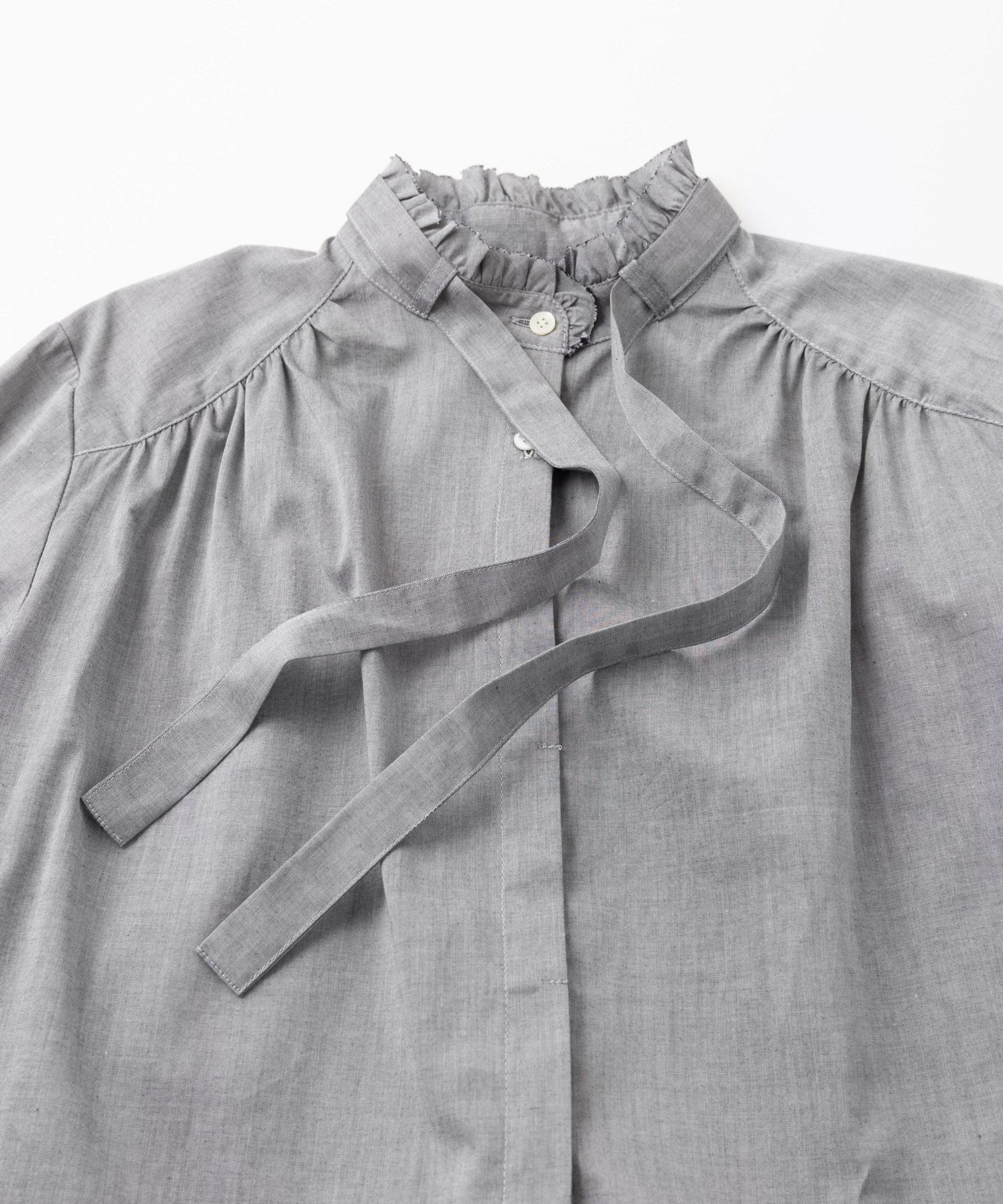 ボウタイフリルブラウス