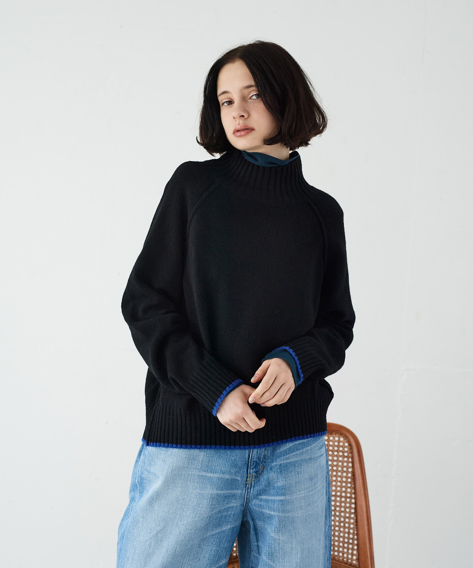 オフタートルバイカラーニット