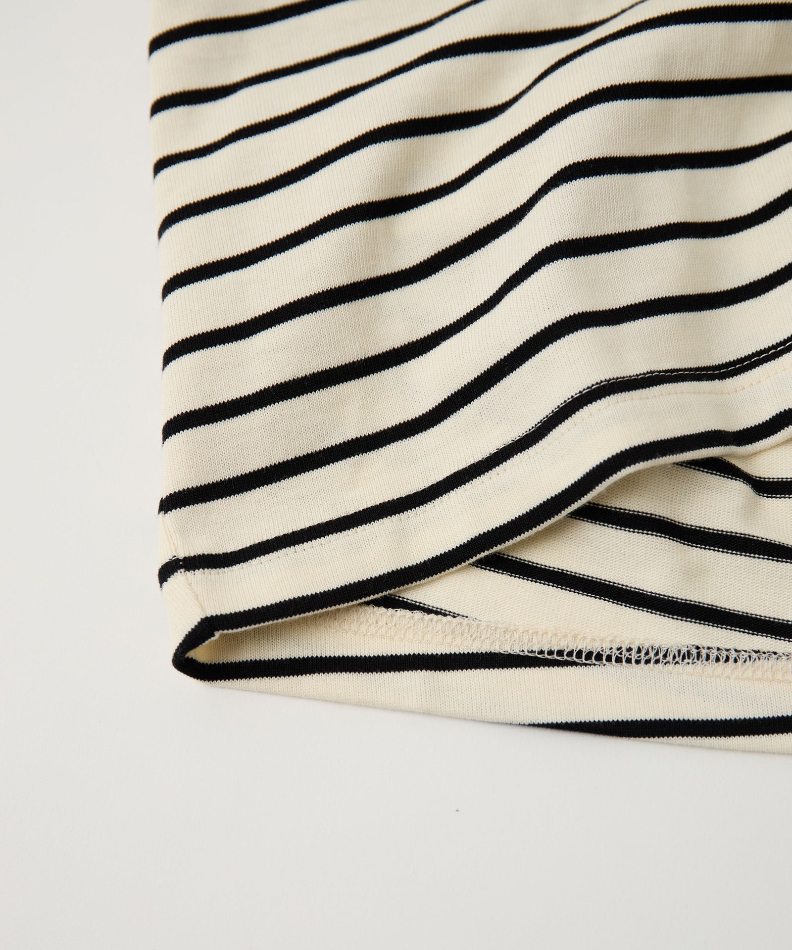 バックタックプルオーバー