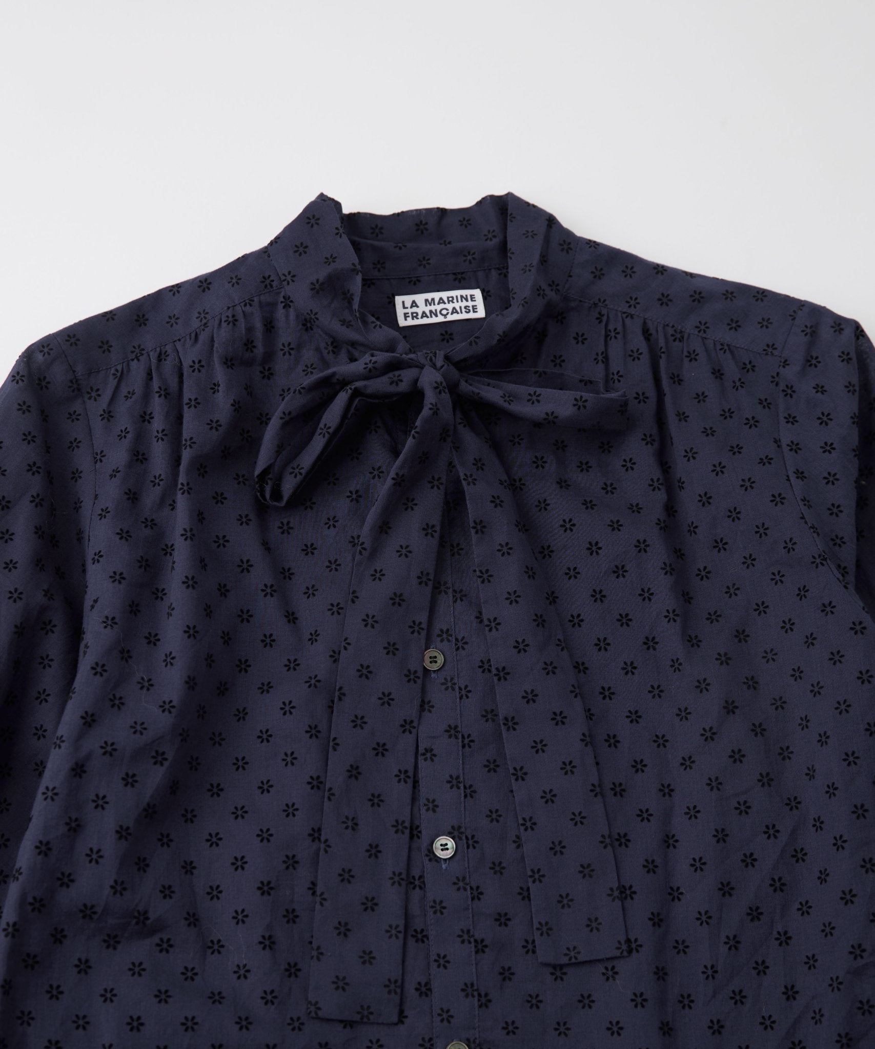 別注フロッキープリントボウタイブラウス