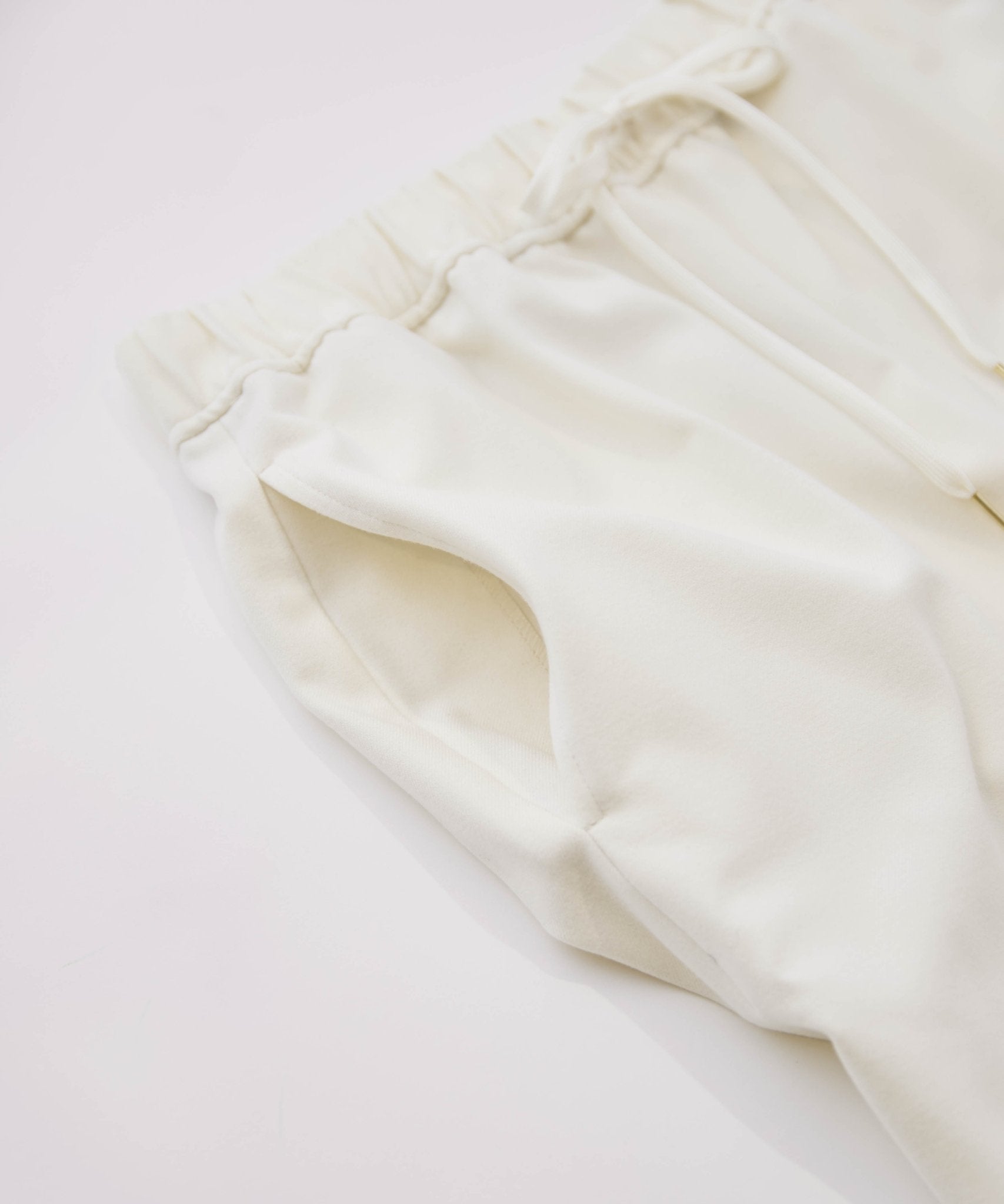 裏起毛イージーストレートパンツ