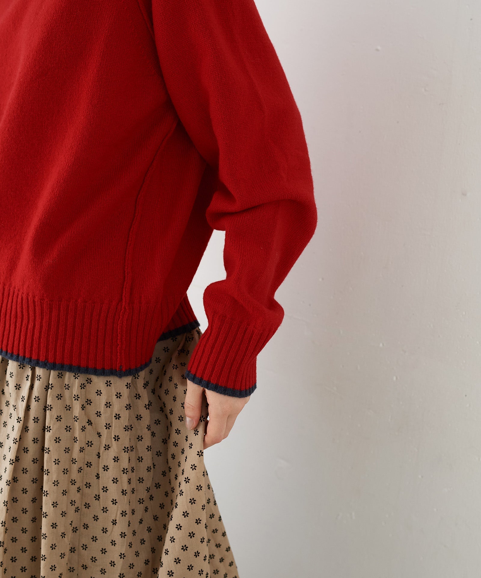 オフタートルバイカラーニット