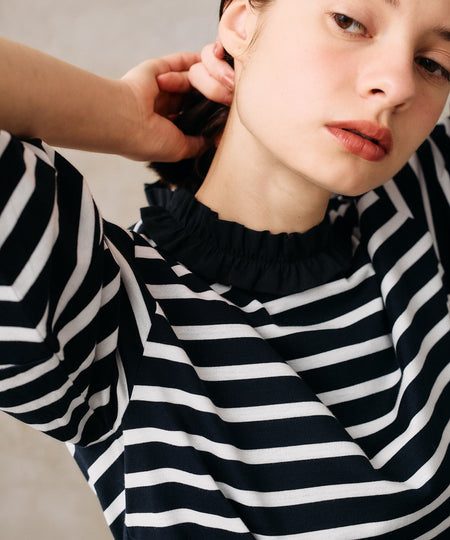 フリル襟バレルスリーブプルオーバー