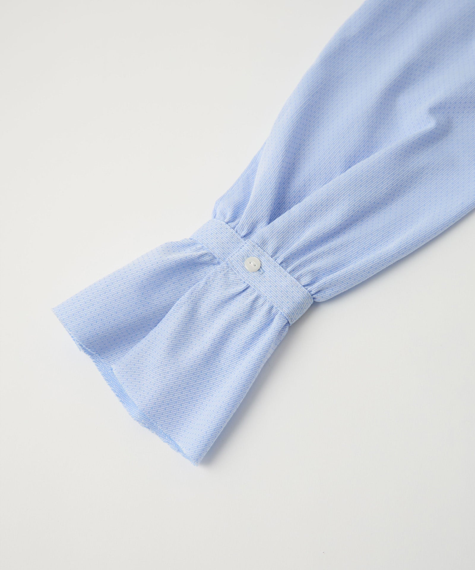 フリルブラウス