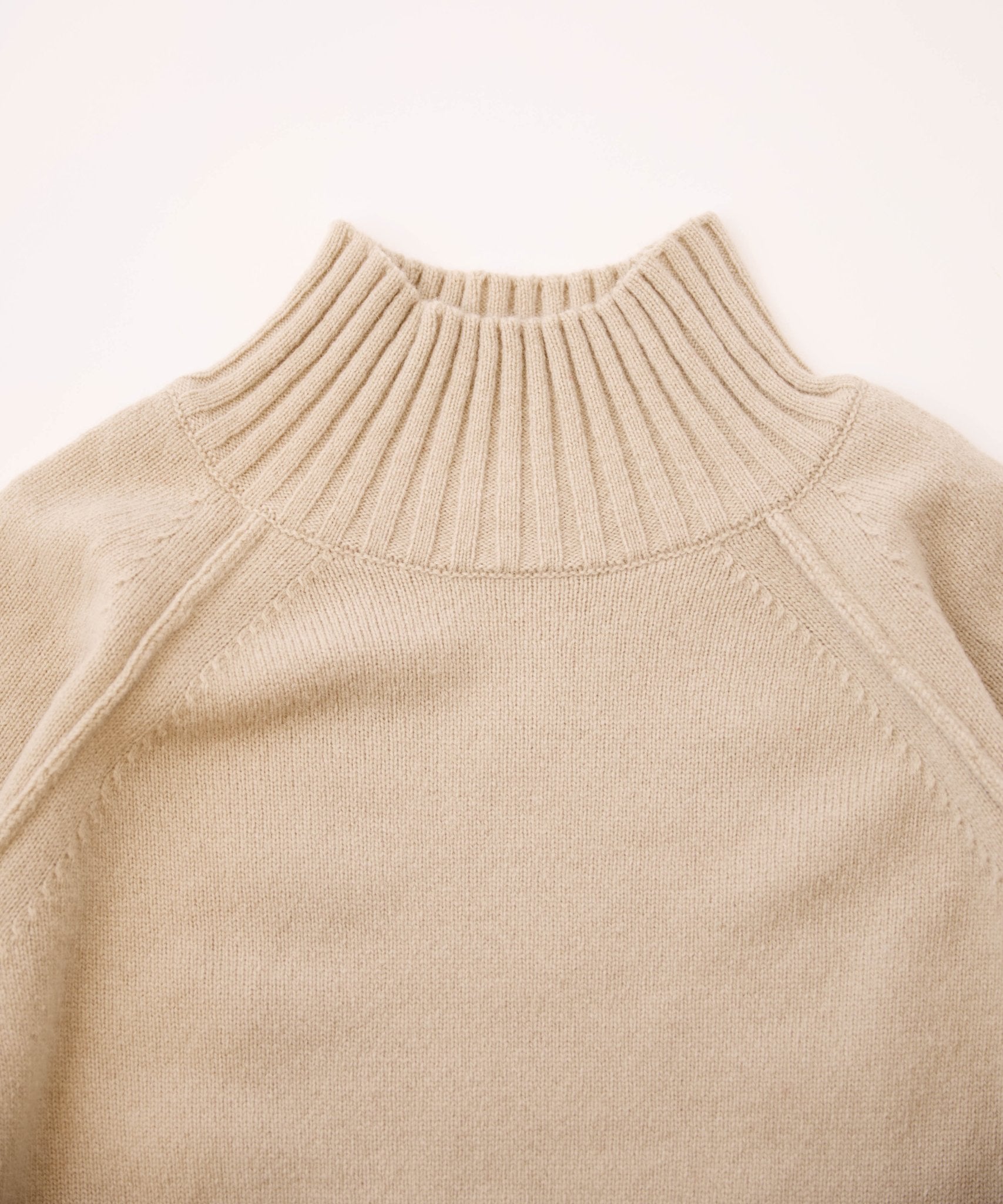 オフタートルバイカラーニット